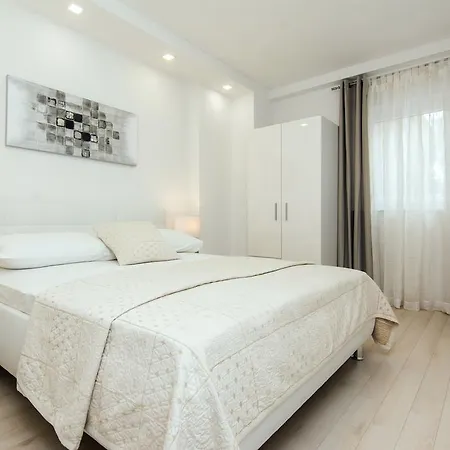 Апартаменты Eden Apartments *
